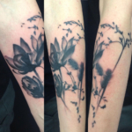 Blackworktattoo flowers; forearm